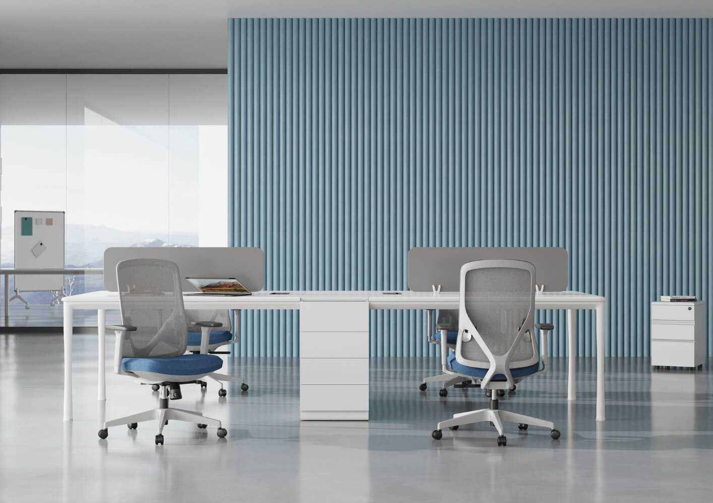 Oficina moderna y luminosa en Chile con espacios colaborativos y zonas de concentración, mostrando las tendencias de diseño 2025 como mobiliario flexible y elementos biofílicos de Modernismo.cl.