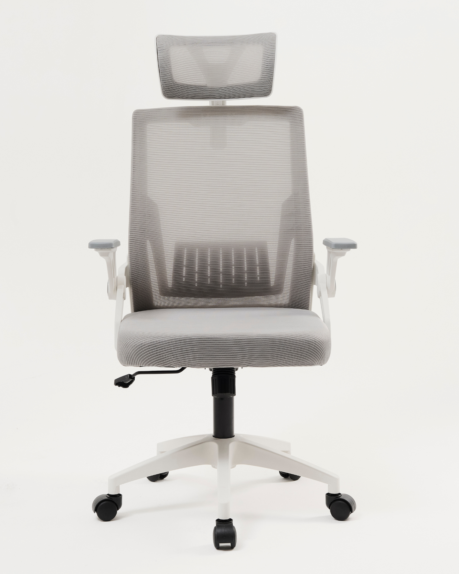Vista frontal de la silla de oficina ejecutiva ergonómica de color gris
