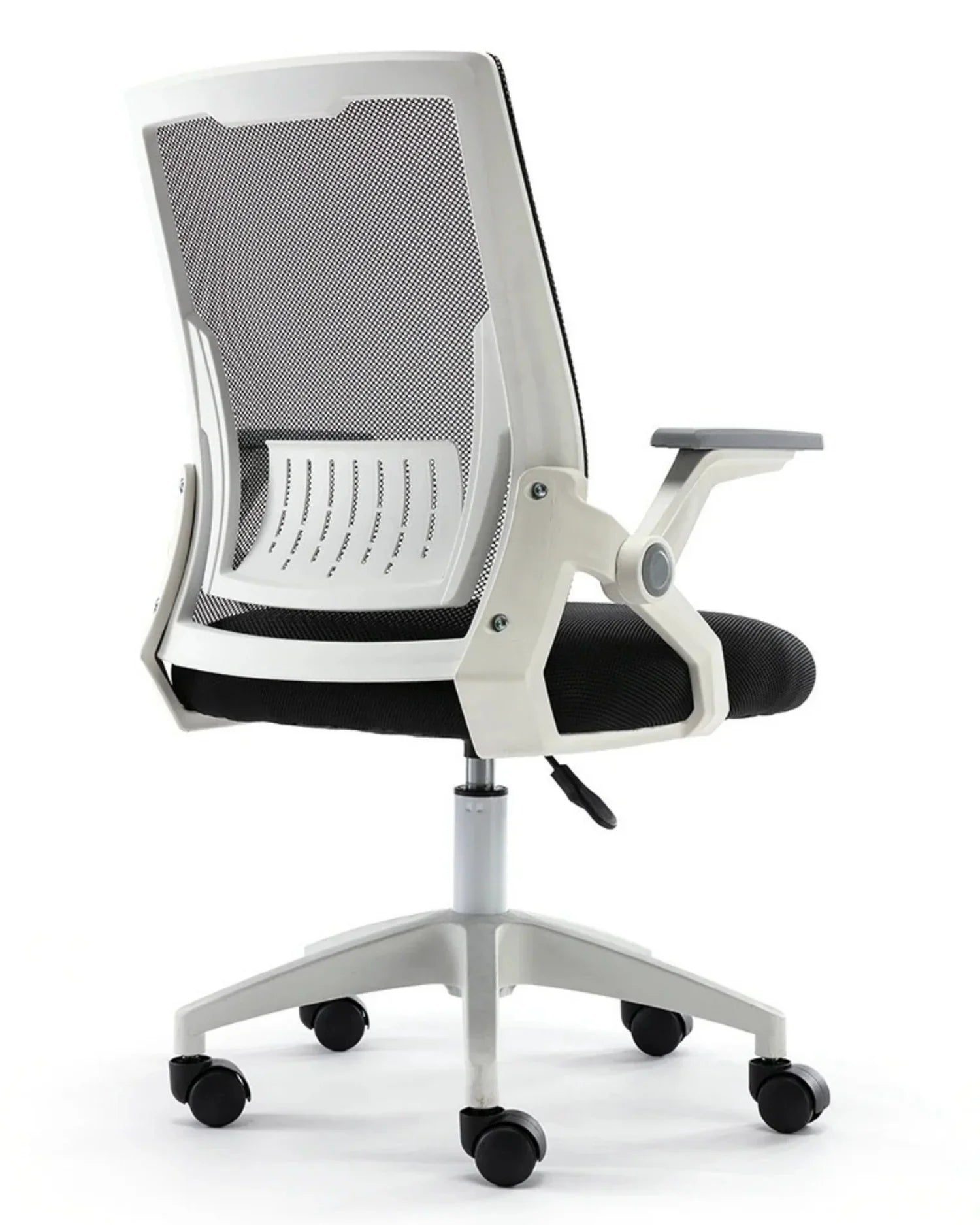 Silla ergonómica Luxury blanca mostrando el diseño de su respaldo de malla y brazos abatibles