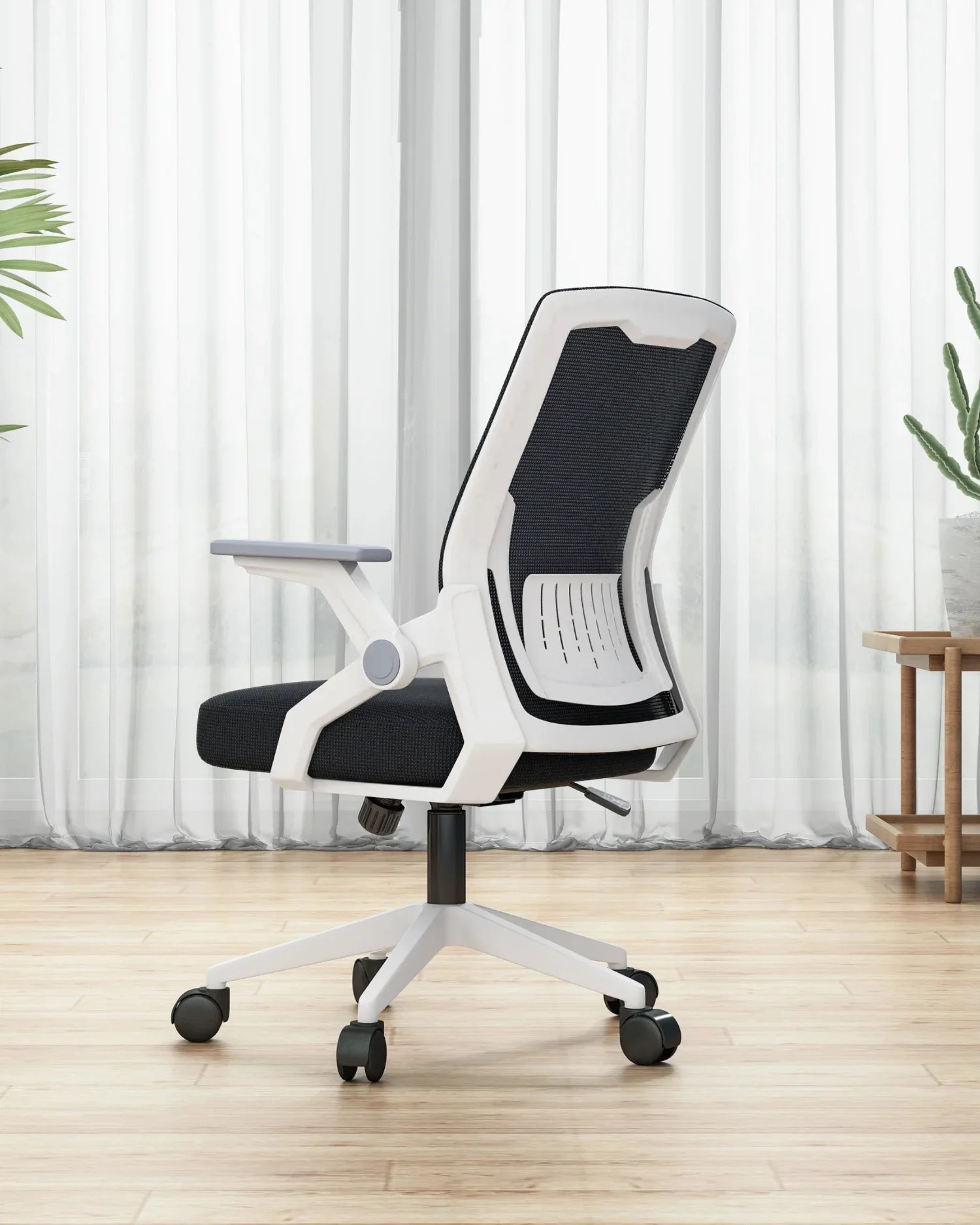 Vista tres cuartos posterior de la silla ergonómica Luxury blanca, destacando su soporte lumbar