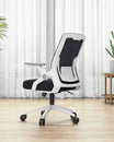Vista tres cuartos posterior de la silla ergonómica Luxury blanca, destacando su soporte lumbar