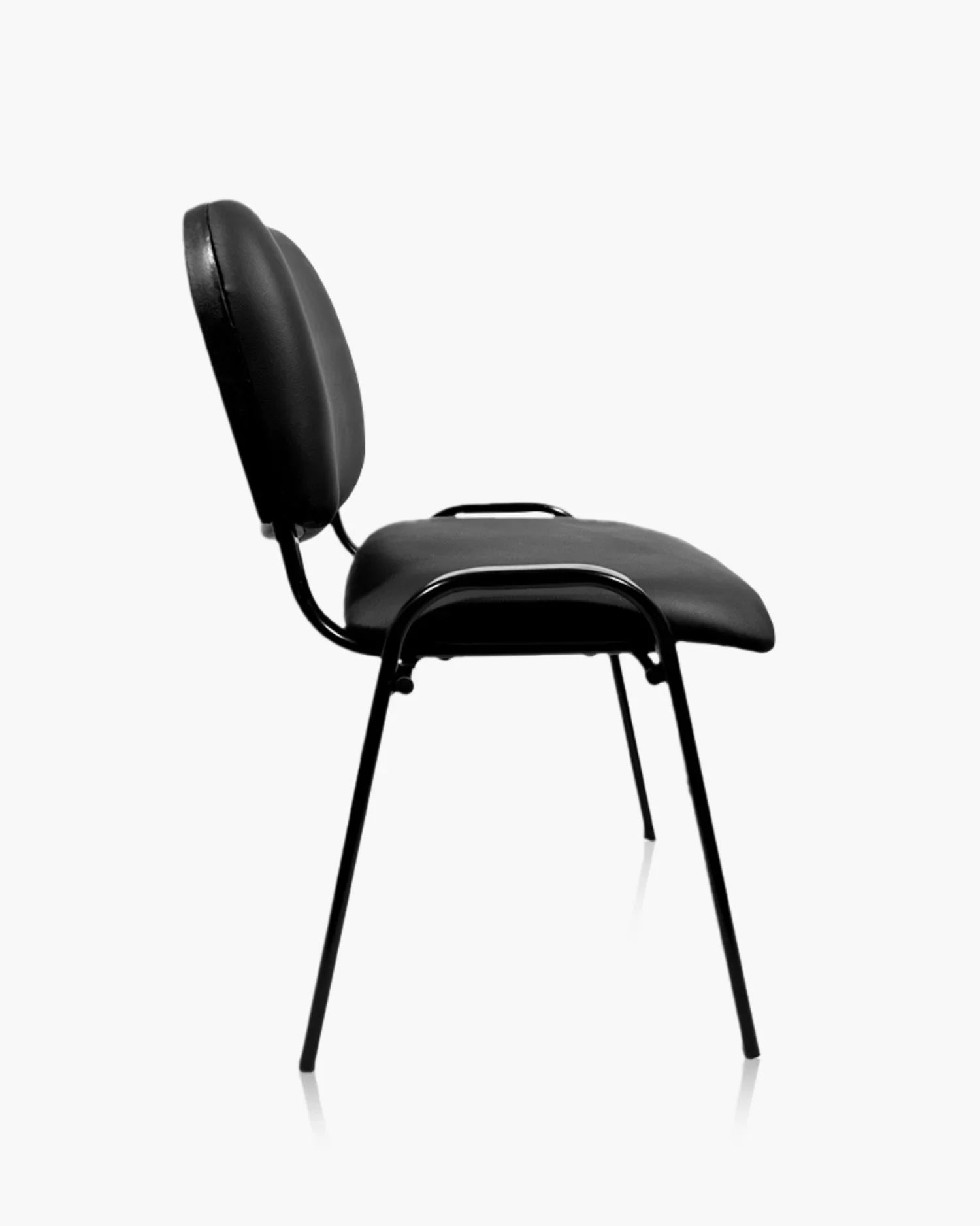 Perfil de la silla de visita ISO, mostrando su asiento y respaldo acolchado en ecocuero